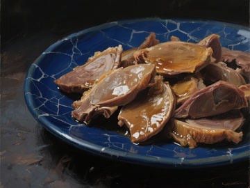 盘中酱鸭舌，色泽诱人