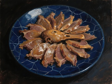 盘中切片鸭肉的艺术描绘