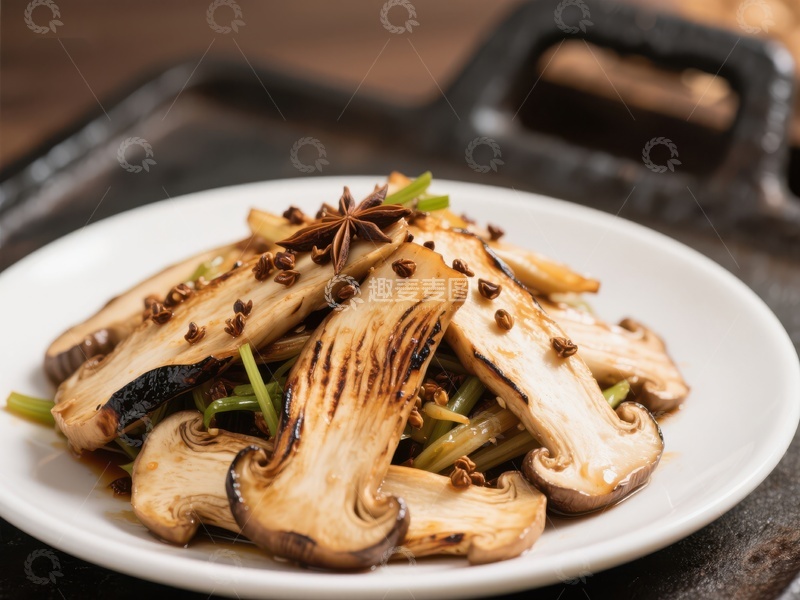 高清大图下载【趣麦麦图】香煎松茸配葱段与八角
