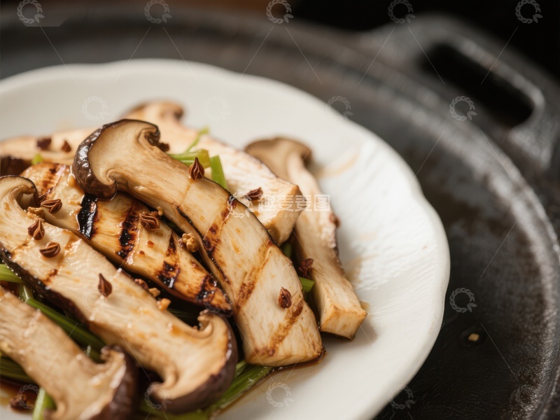 高清大图下载【趣麦麦图】烤制香菇配青蒜美食特写