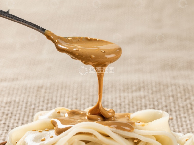 高清大图下载【趣麦麦图】浓郁酱汁淋在面条上