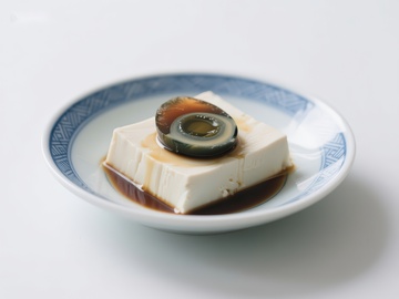 豆腐配皮蛋，酱油调味