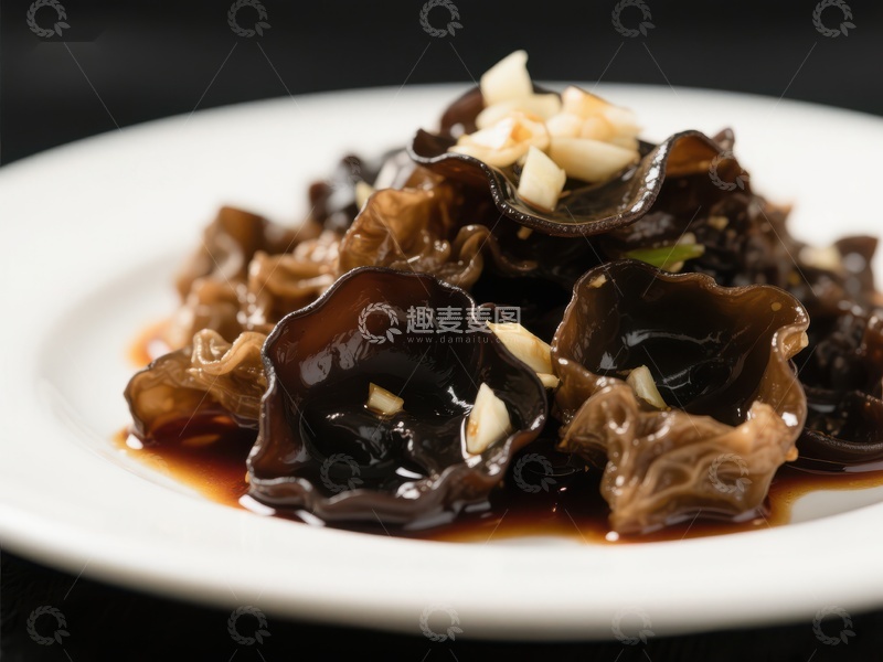 高清大图下载【趣麦麦图】木耳炒蒜片，美味中式菜肴