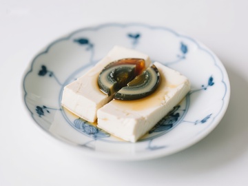 豆腐配皮蛋，传统美食