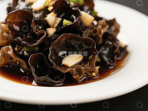 木耳炒蒜片，美味中式凉菜