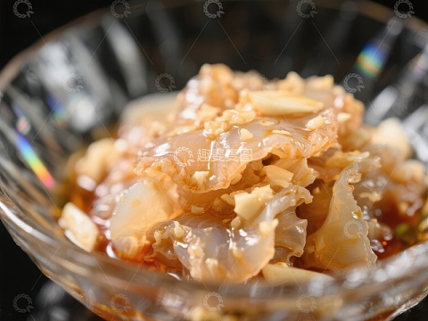 透明海蜇拌蒜蓉，清新爽口