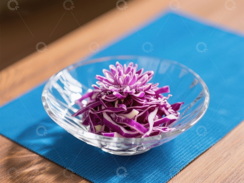 高清大图下载【趣麦麦图】紫色卷心菜沙拉置于透明碗中