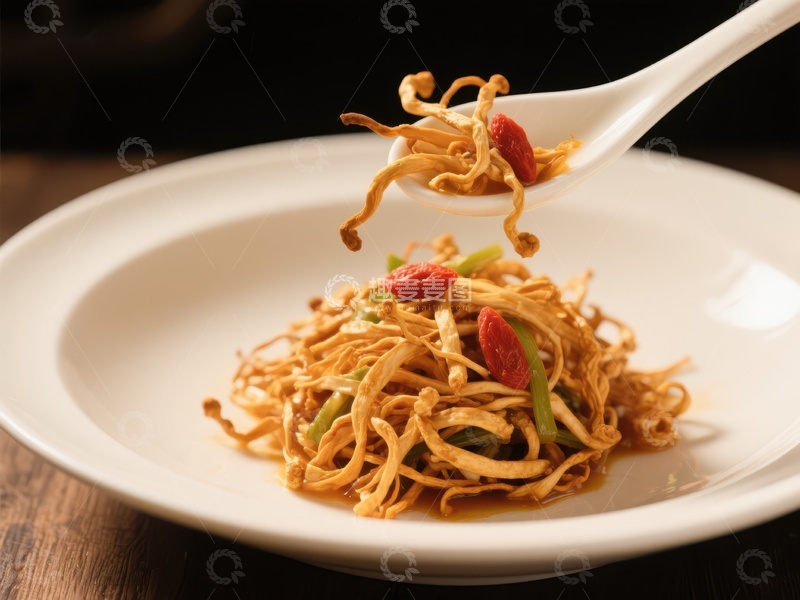 高清大图下载【趣麦麦图】精致炒面，勺子轻挑美味瞬间