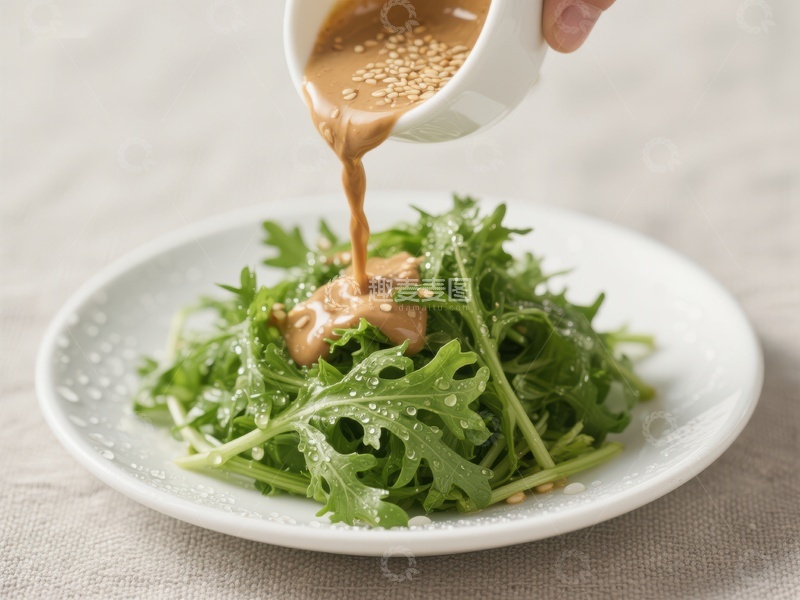 高清大图下载【趣麦麦图】芝麻酱浇淋新鲜绿叶蔬菜