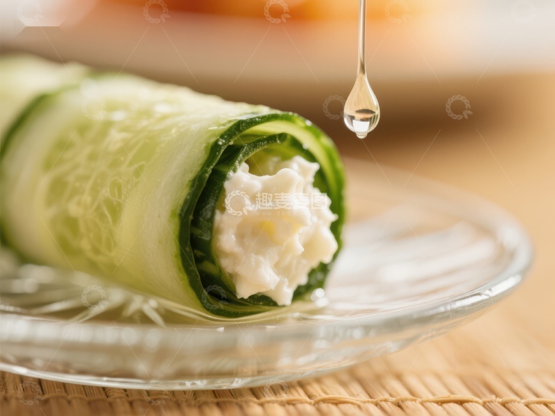 高清大图下载【趣麦麦图】黄瓜卷配奶油芝士，滴落橄榄油