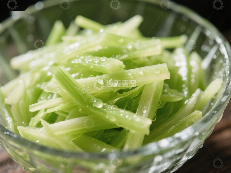 高清大图下载【趣麦麦图】新鲜芹菜切段盛于透明碗中