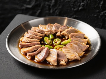 酱香鸭肉配青椒，美味佳肴