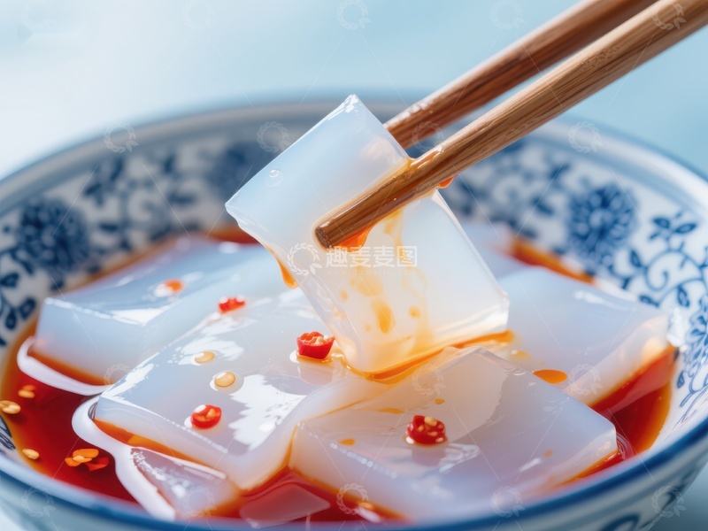 高清大图下载【趣麦麦图】红油凉粉，筷子夹起的美味瞬间