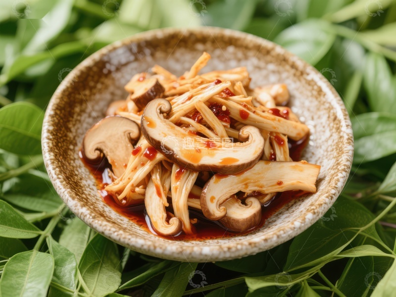 高清大图下载【趣麦麦图】鲜美蘑菇拌酱，绿叶衬托更显诱人