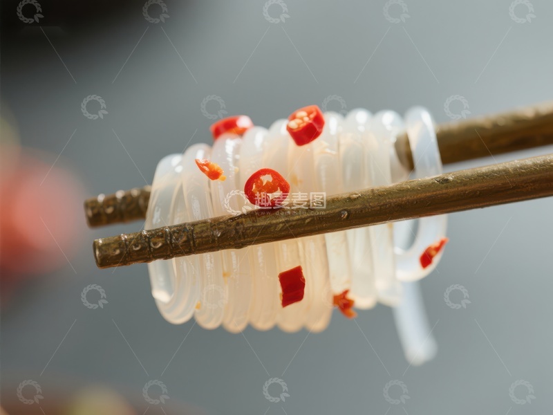 高清大图下载【趣麦麦图】筷子夹起透明面条与红椒片