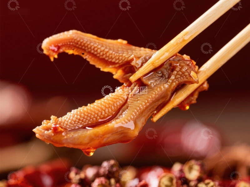 高清大图下载【趣麦麦图】筷子夹起香辣鸭爪特写