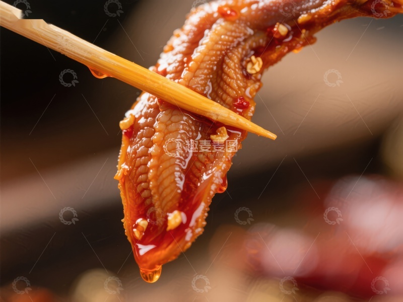 高清大图下载【趣麦麦图】麻辣鸭掌，筷子夹起特写