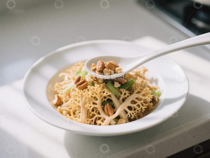 高清大图下载【趣麦麦图】美味菌菇炒菜，搭配坚果与葱段