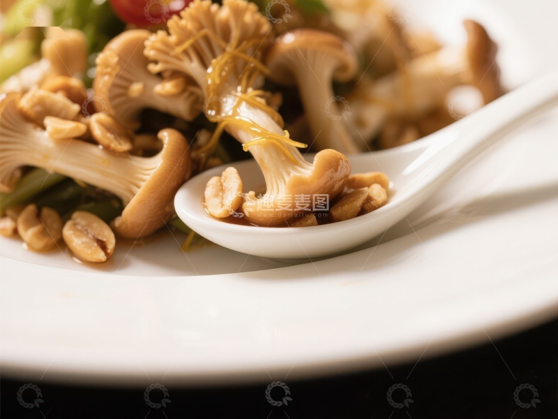 高清大图下载【趣麦麦图】鲜美菌菇配坚果，精致摆盘
