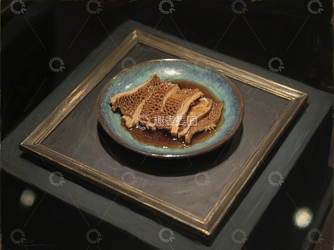盘中浸酱的肉片静物画