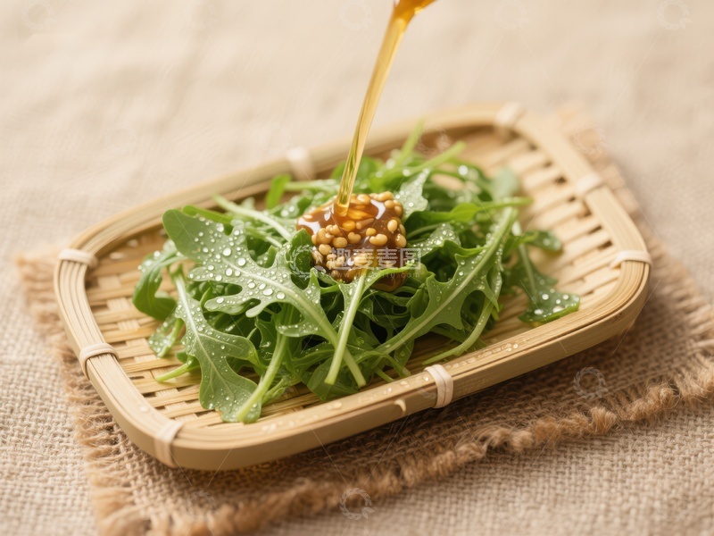 高清大图下载【趣麦麦图】新鲜绿叶菜上浇淋酱汁