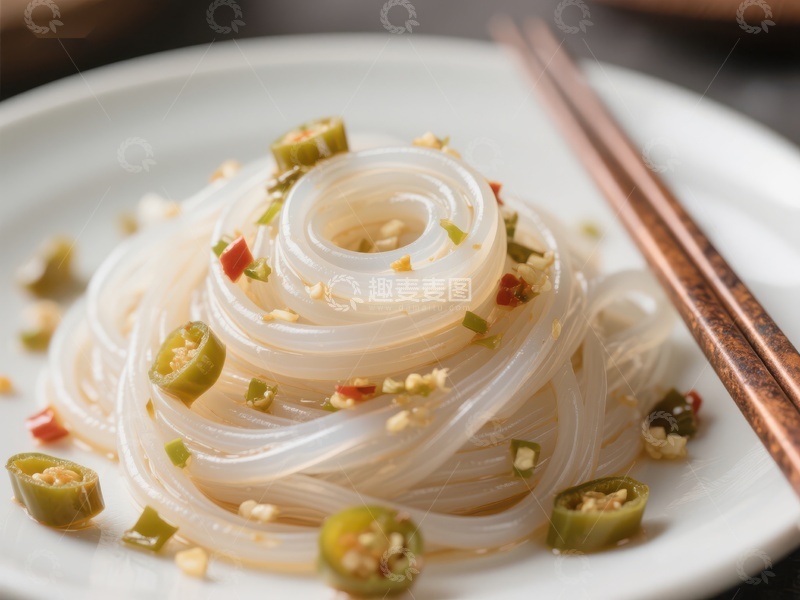 高清大图下载【趣麦麦图】透明粉丝配青椒点缀