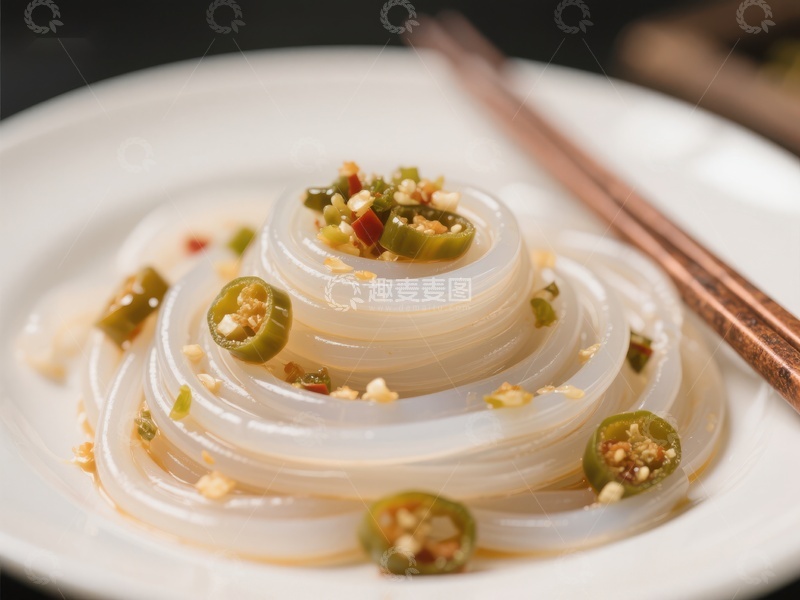 高清大图下载【趣麦麦图】凉拌透明粉皮，点缀辣椒蒜蓉