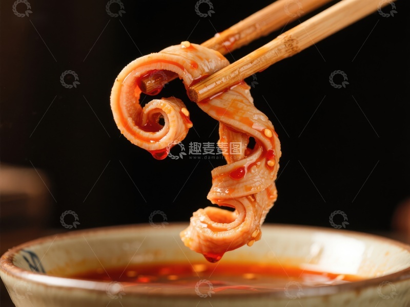 高清大图下载【趣麦麦图】筷子夹起麻辣肚丝，诱人美食特写