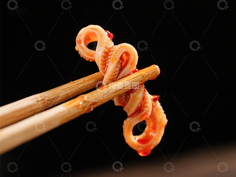 高清大图下载【趣麦麦图】筷子夹起的鱿鱼圈特写
