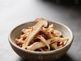 碗中美味的腌制蘑菇