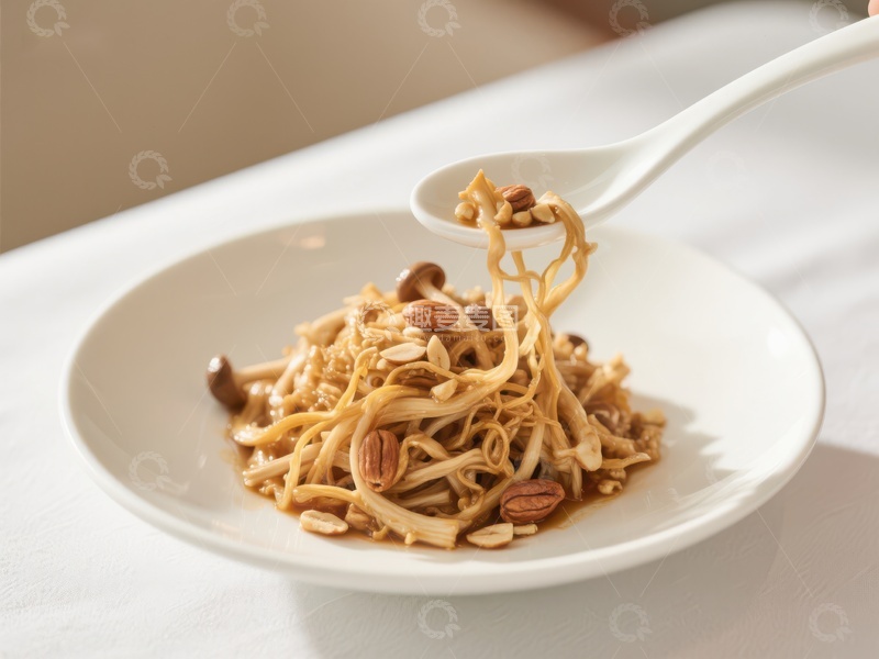 高清大图下载【趣麦麦图】坚果拌面，勺子轻舀