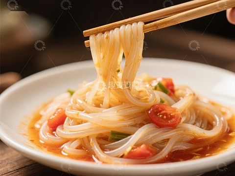 筷子夹起的美味凉粉