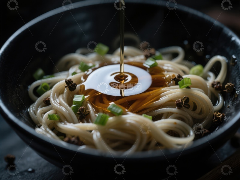高清大图下载【趣麦麦图】热油浇淋面条，香气四溢