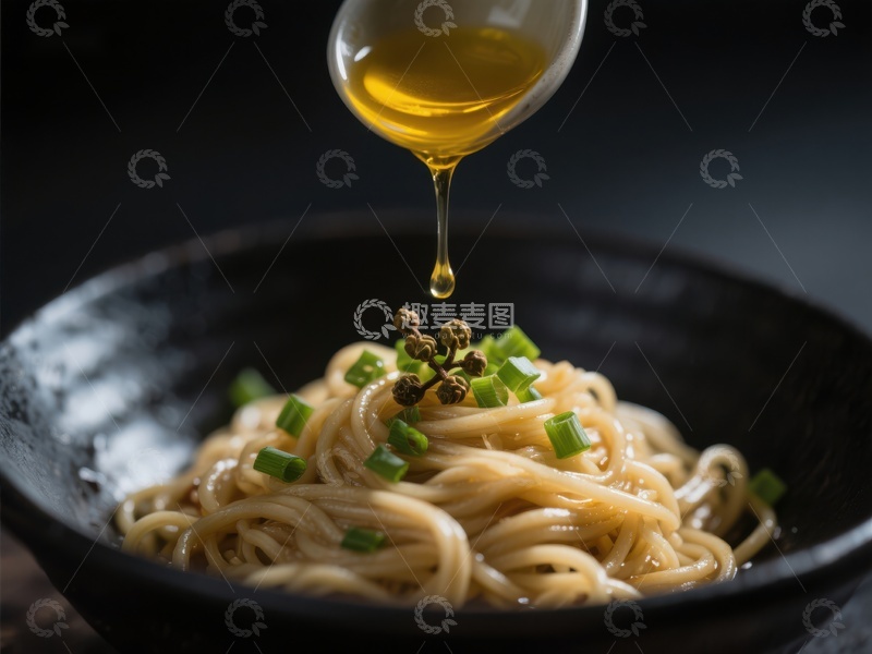 高清大图下载【趣麦麦图】热油浇淋面条，香气四溢