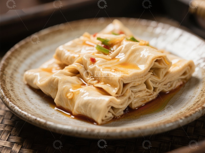 高清大图下载【趣麦麦图】美味豆皮，淋上酱汁的中式小吃