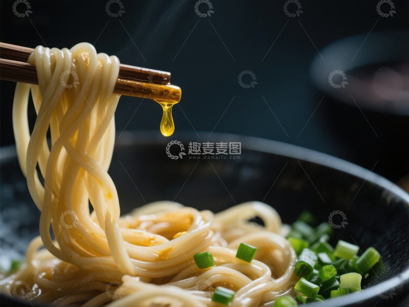 高清大图下载【趣麦麦图】热气腾腾的面条被筷子夹起