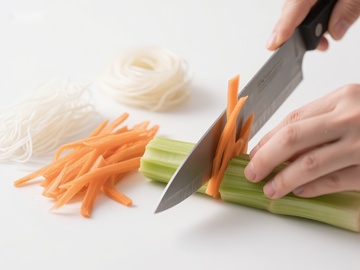 切菜准备：胡萝卜与芹菜的细致切割
