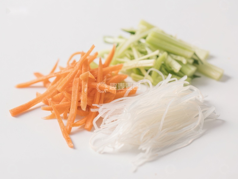 高清大图下载【趣麦麦图】胡萝卜黄瓜粉丝食材准备