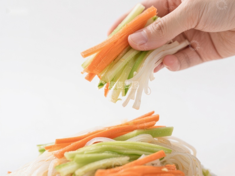 高清大图下载【趣麦麦图】手抓蔬菜粉丝，健康饮食