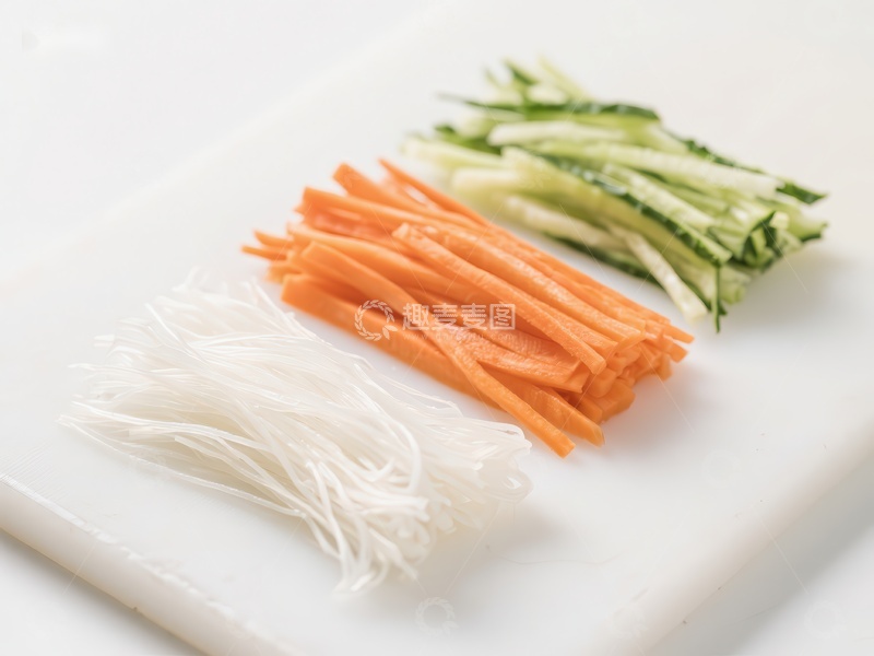高清大图下载【趣麦麦图】切丝蔬菜与粉丝整齐排列