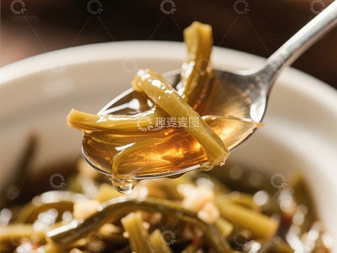 叉子上的酸菜特写