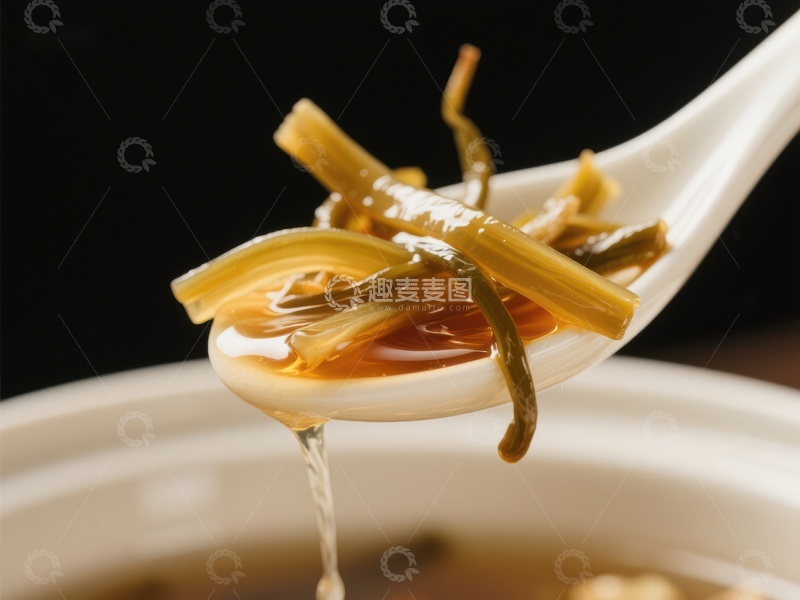 高清大图下载【趣麦麦图】热汤勺中滴落的美味瞬间