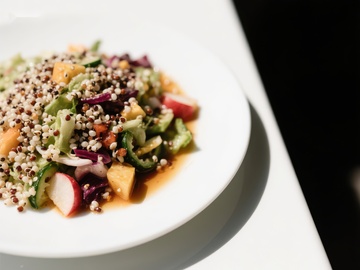 藜麦蔬菜沙拉，健康美味