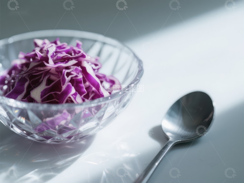 高清大图下载【趣麦麦图】紫色卷心菜沙拉在透明碗中
