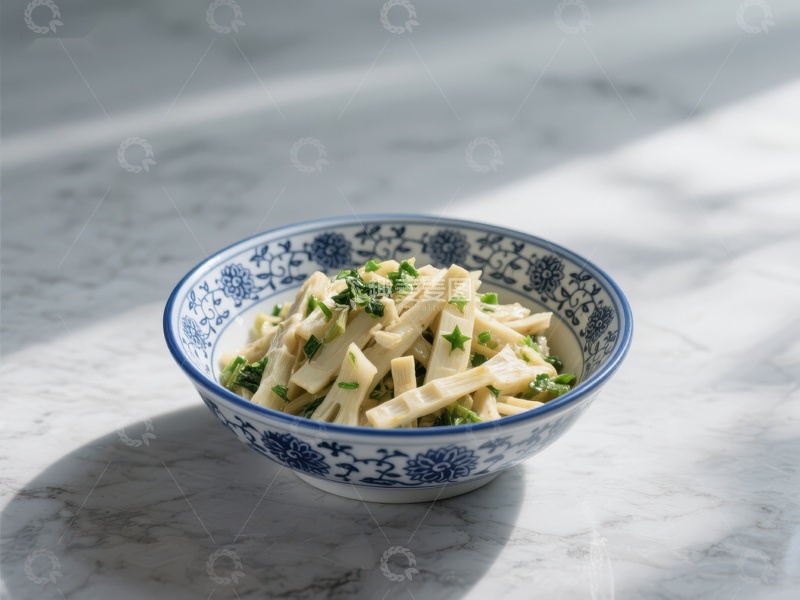 高清大图下载【趣麦麦图】清新竹笋拌菜，青花瓷碗盛装