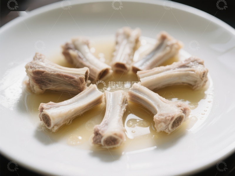 高清大图下载【趣麦麦图】盘中羊排骨，汤汁环绕