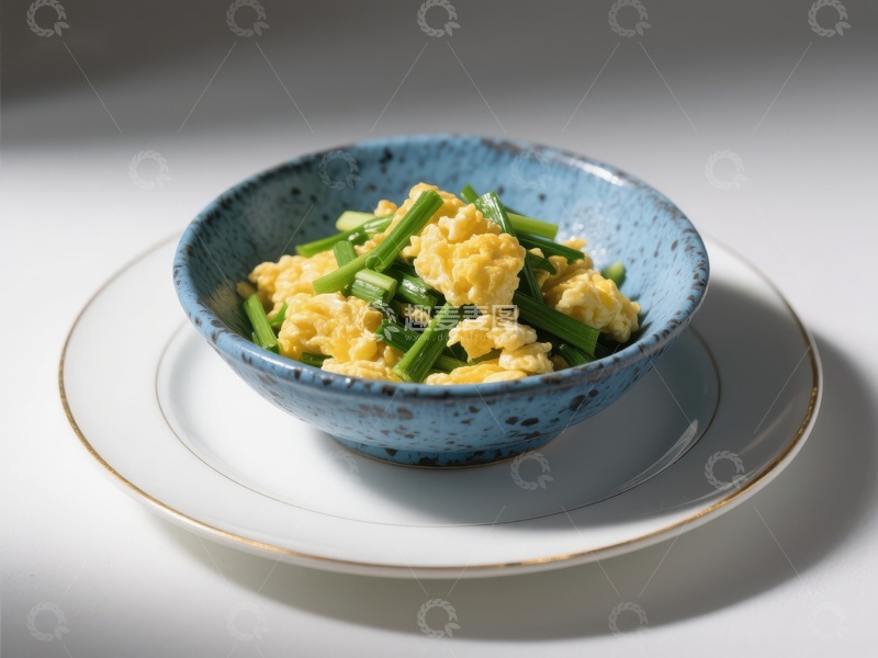 高清大图下载【趣麦麦图】青葱炒蛋盛于蓝碗