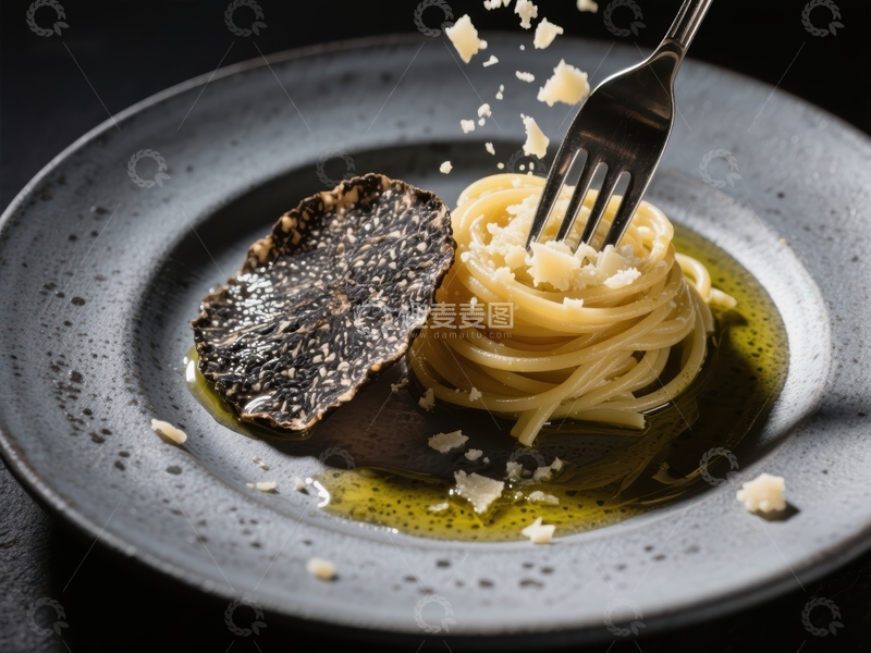 高清大图下载【趣麦麦图】黑松露意面，精致美食特写