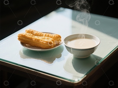 热腾油条配豆浆，早餐经典组合