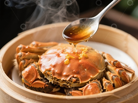 蒸蟹淋酱，热气腾腾